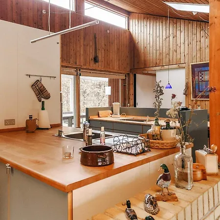 8 Person In Asnaes-by Traum *